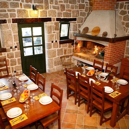 Stein House Marasovic * ستاريغغاد باكلينتسا